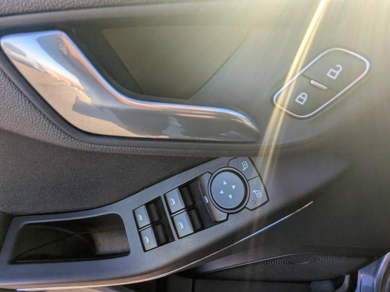 Photo 13 de l’annonce de FORD Fiesta d’occasion à vendre à FRÉJUS