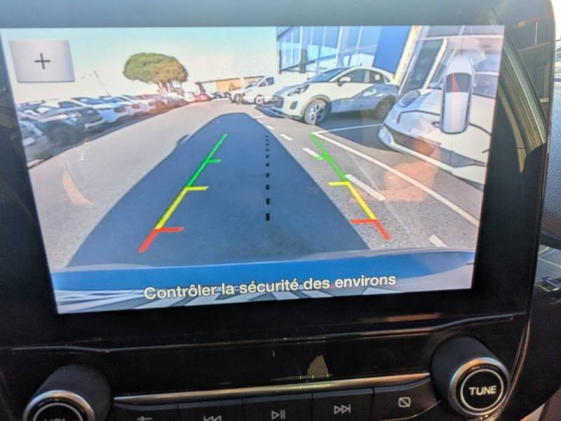 Photo 18 de l’annonce de FORD Fiesta d’occasion à vendre à FRÉJUS