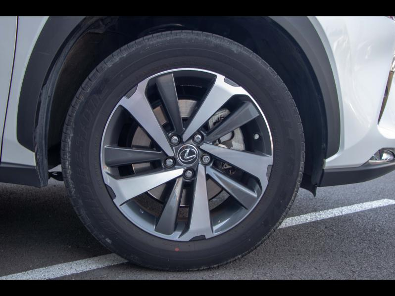 Photo 9 de l’annonce de LEXUS NX d’occasion à vendre à MONTFAVET