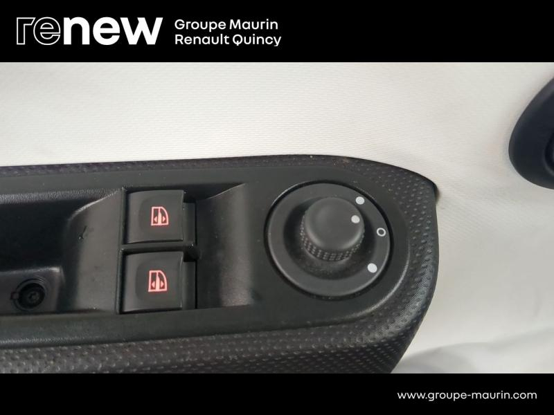 Photo 13 de l’annonce de RENAULT Twingo d’occasion à vendre à QUINCY-SOUS-SÉNART