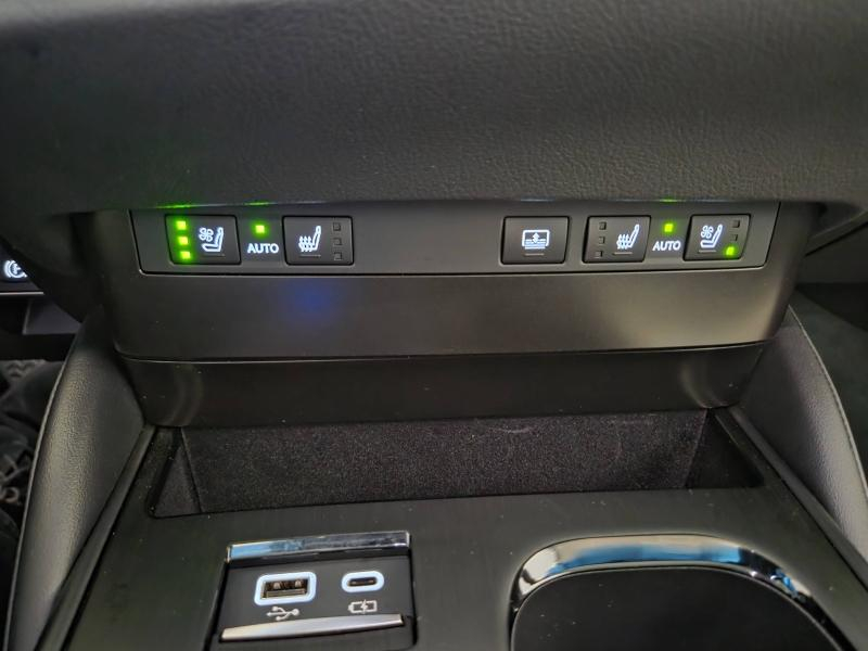 Photo 10 de l’annonce de LEXUS ES d’occasion à vendre à AUBIÈRE