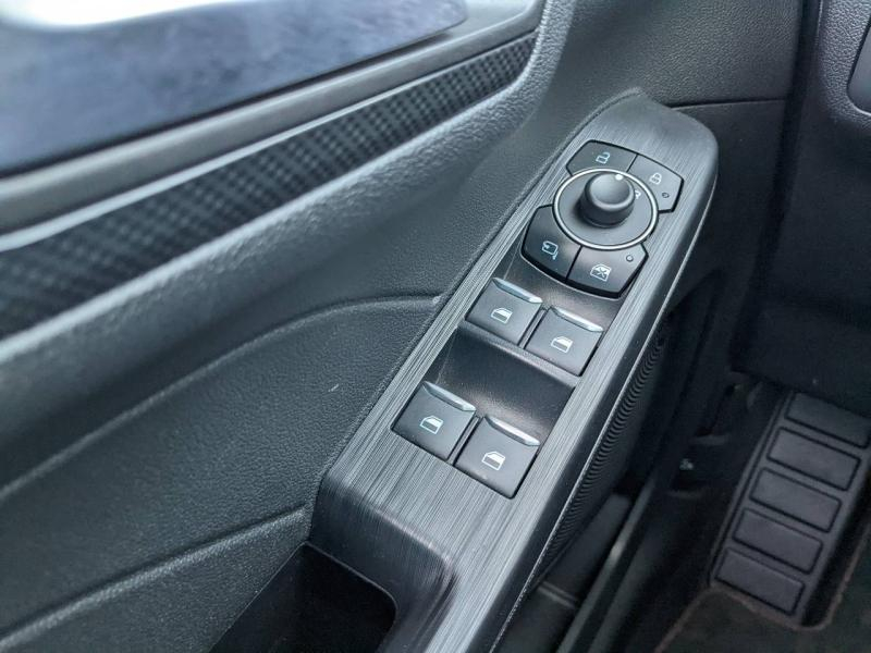 Photo 17 de l’annonce de FORD Kuga d’occasion à vendre à VITROLLES