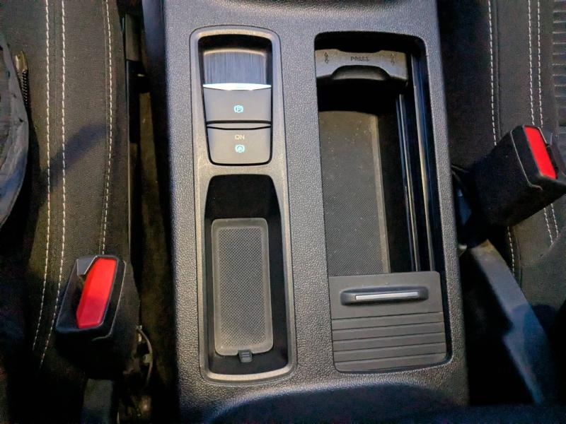 Photo 16 de l’annonce de FORD Kuga d’occasion à vendre à LA VALETTE