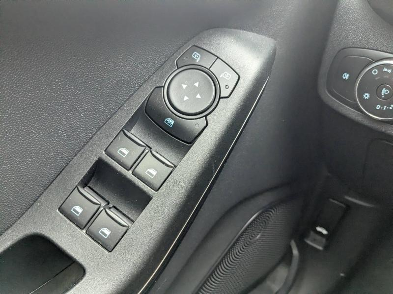 Photo 15 de l’annonce de FORD Fiesta d’occasion à vendre à DRAGUIGNAN