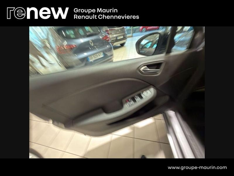 Photo 17 de l’annonce de RENAULT Clio d’occasion à vendre à CHENNEVIÈRES-SUR-MARNE