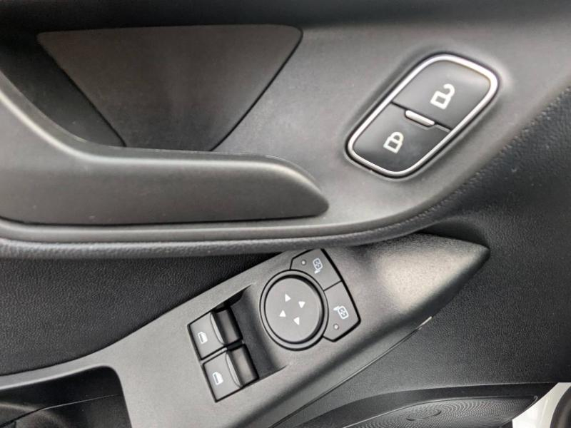 Photo 12 de l’annonce de FORD Fiesta d’occasion à vendre à FRÉJUS