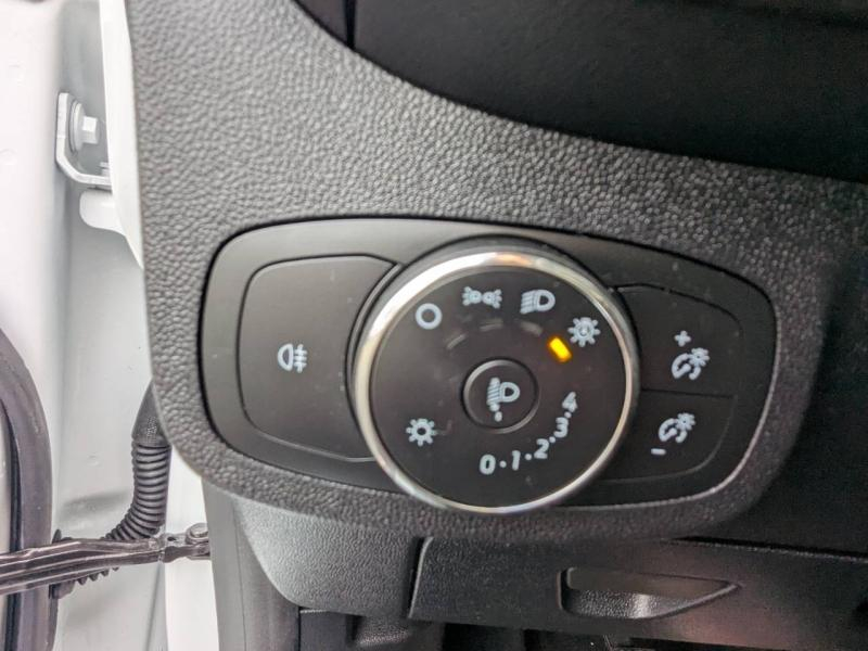 Photo 13 de l’annonce de FORD Fiesta d’occasion à vendre à FRÉJUS