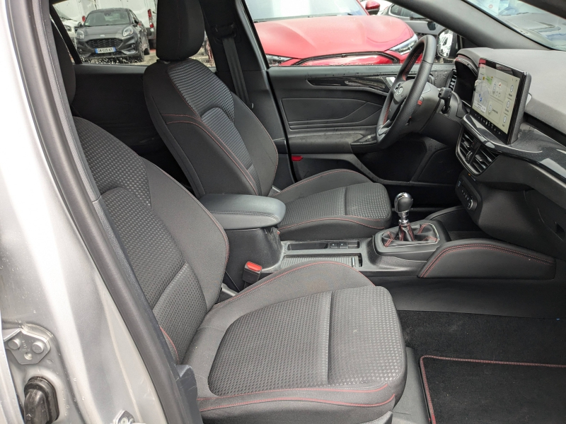 Photo 19 de l’annonce de FORD Focus d’occasion à vendre à TOULON