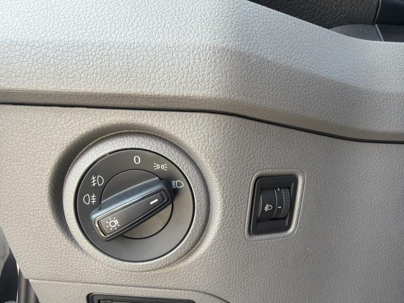 Photo 15 de l’annonce de VOLKSWAGEN Crafter Fg VUL d’occasion à vendre à VITROLLES