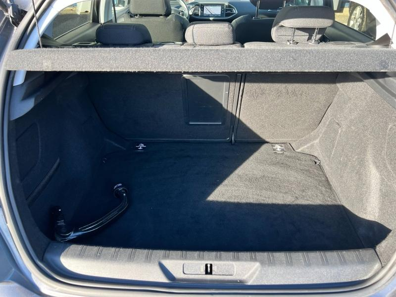 Photo 16 de l’annonce de PEUGEOT 308 d’occasion à vendre à AUBAGNE