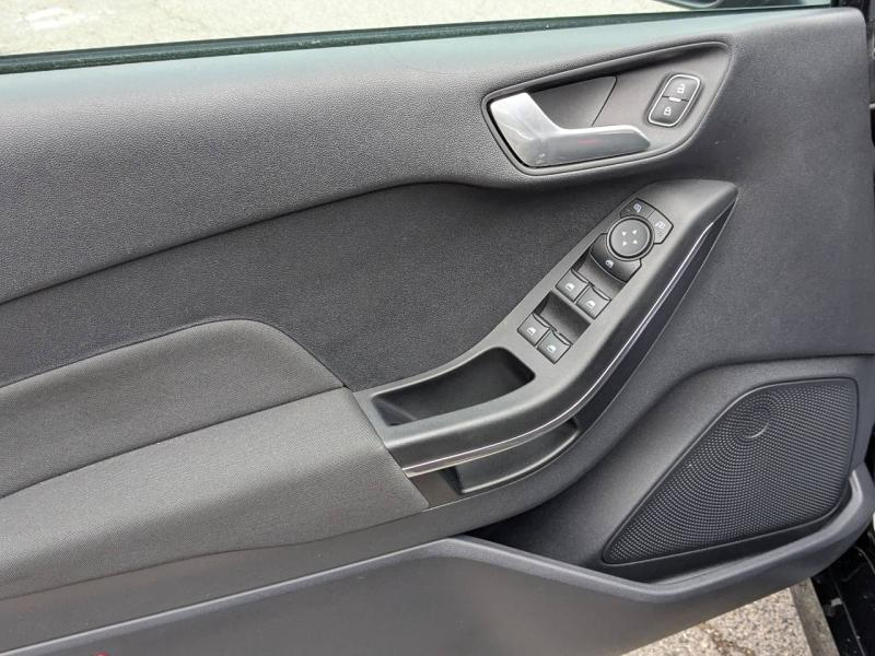 Photo 10 de l’annonce de FORD Fiesta d’occasion à vendre à AIX-EN-PROVENCE