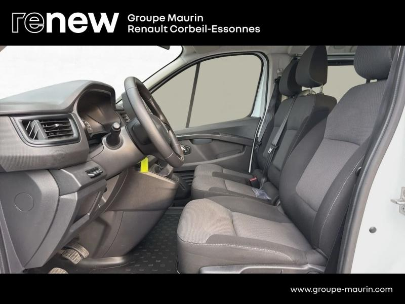 Photo 11 de l’annonce de RENAULT Trafic Combi d’occasion à vendre à CORBEIL-ESSONNES