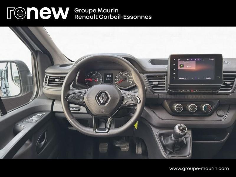 Photo 15 de l’annonce de RENAULT Trafic Combi d’occasion à vendre à CORBEIL-ESSONNES