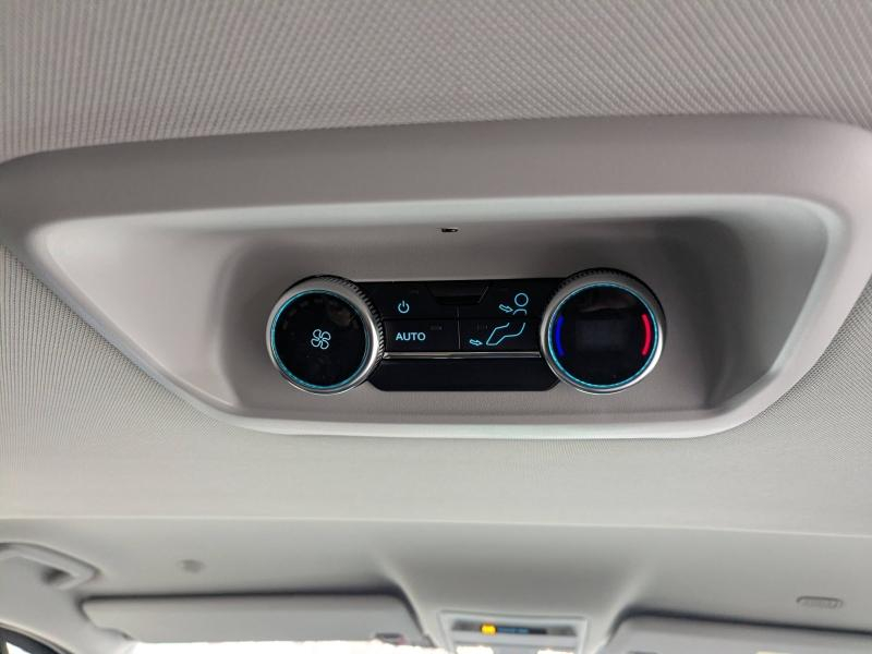 Photo 12 de l’annonce de FORD Tourneo Custom d’occasion à vendre à DRAGUIGNAN