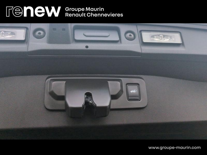 Photo 15 de l’annonce de RENAULT  d’occasion à vendre à CHENNEVIÈRES-SUR-MARNE