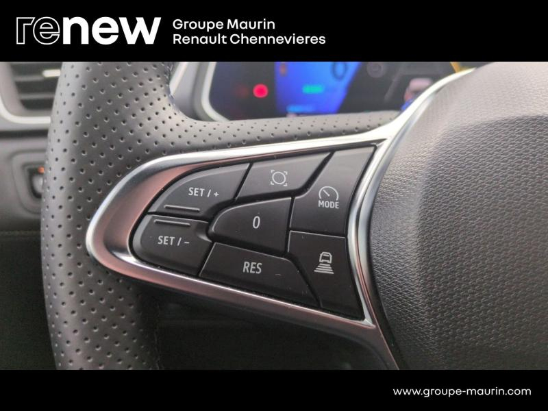 Photo 18 de l’annonce de RENAULT  d’occasion à vendre à CHENNEVIÈRES-SUR-MARNE