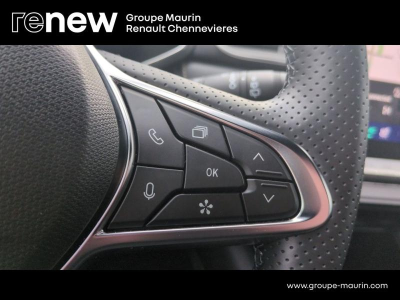 Photo 19 de l’annonce de RENAULT  d’occasion à vendre à CHENNEVIÈRES-SUR-MARNE