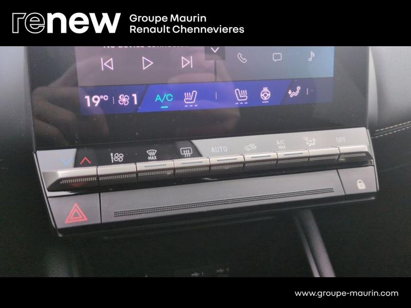 Photo 20 de l’annonce de RENAULT  d’occasion à vendre à CHENNEVIÈRES-SUR-MARNE