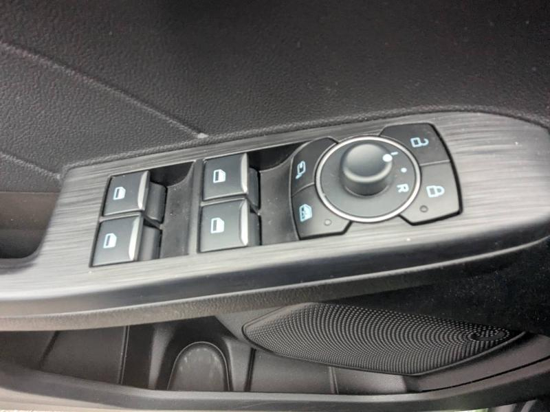 Photo 12 de l’annonce de FORD Kuga d’occasion à vendre à FRÉJUS