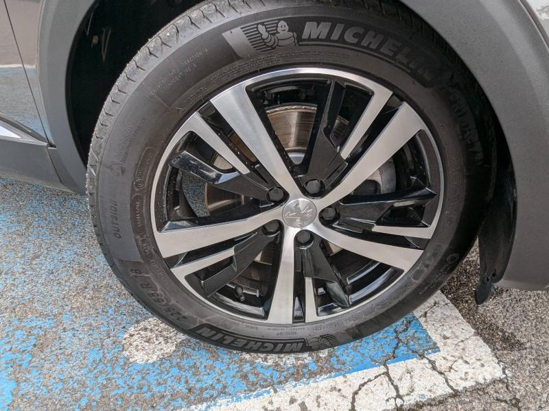 Photo 4 de l’annonce de PEUGEOT 3008 d’occasion à vendre à VITROLLES