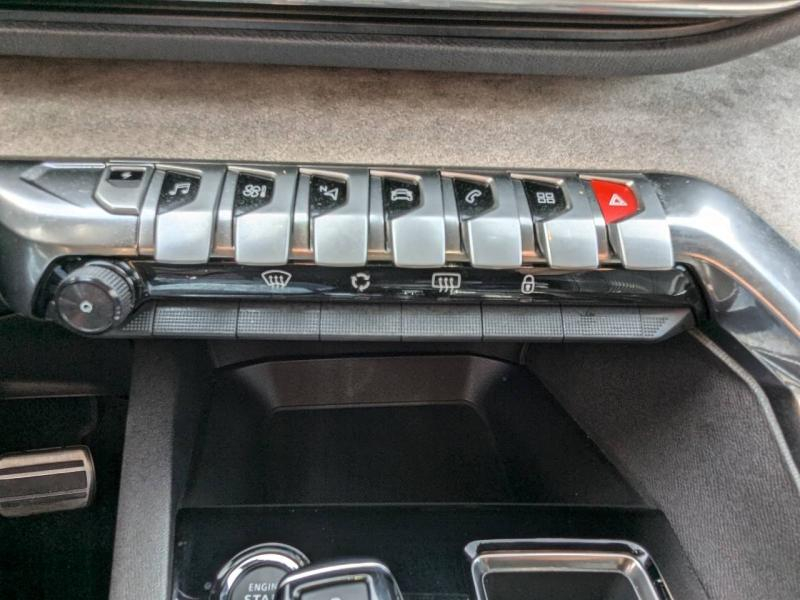 Photo 15 de l’annonce de PEUGEOT 3008 d’occasion à vendre à VITROLLES