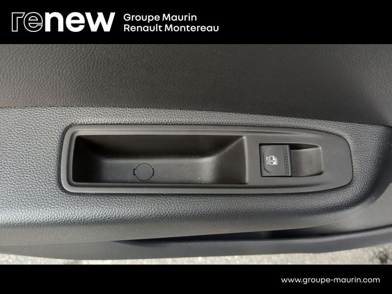 Photo 19 de l’annonce de RENAULT Clio d’occasion à vendre à VARENNES SUR SEINE