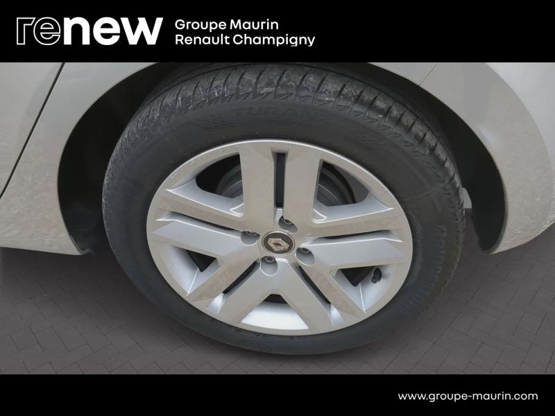 Photo 17 de l’annonce de RENAULT Clio d’occasion à vendre à CHENNEVIÈRES-SUR-MARNE