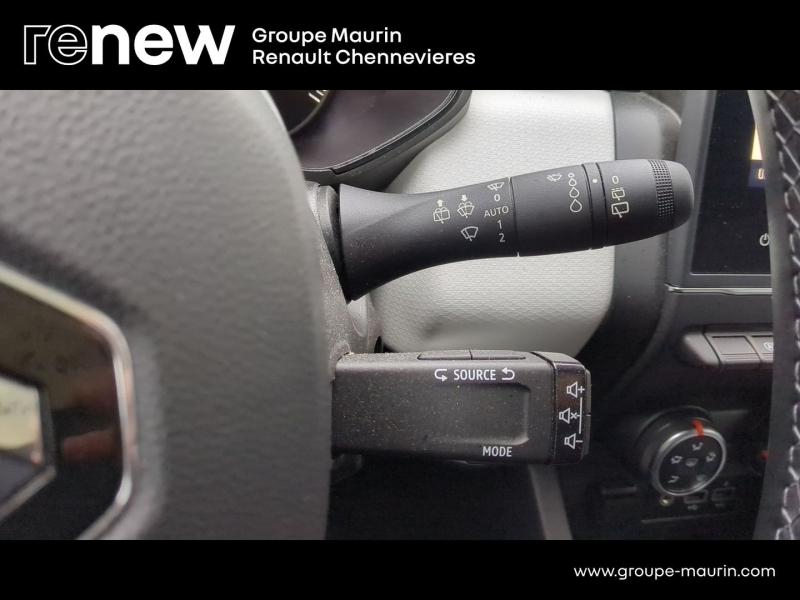 Photo 19 de l’annonce de RENAULT Clio d’occasion à vendre à CHENNEVIÈRES-SUR-MARNE