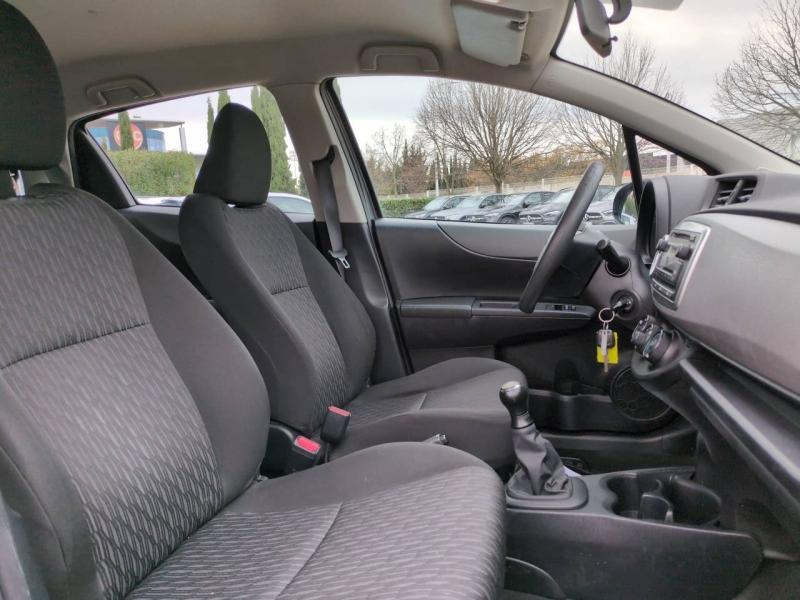 Photo 14 de l’annonce de TOYOTA Yaris d’occasion à vendre à NÎMES