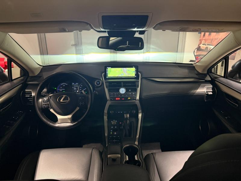 Photo 10 de l’annonce de LEXUS NX d’occasion à vendre à MONTFAVET
