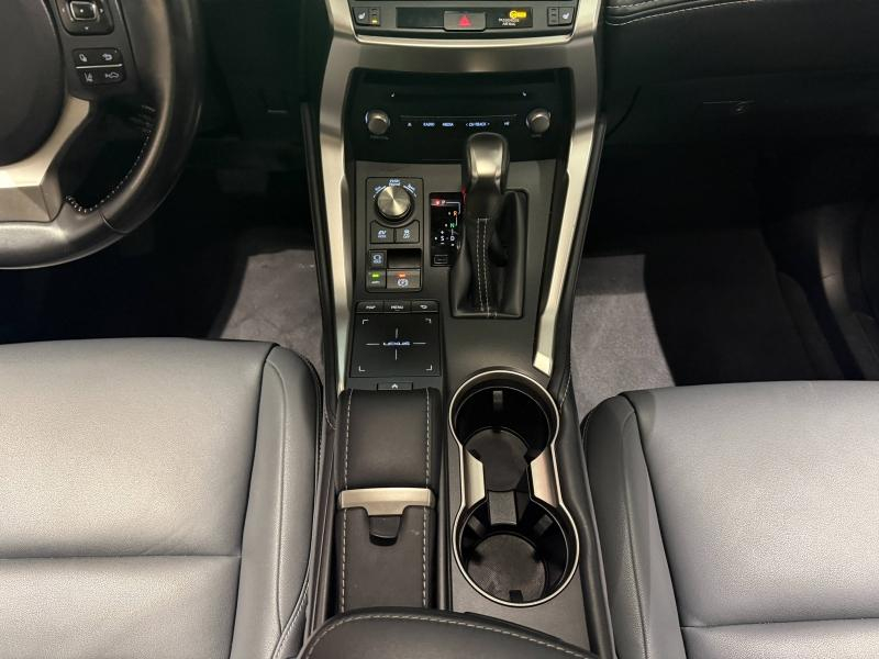 Photo 12 de l’annonce de LEXUS NX d’occasion à vendre à MONTFAVET