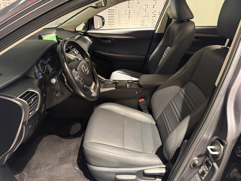 Photo 17 de l’annonce de LEXUS NX d’occasion à vendre à MONTFAVET