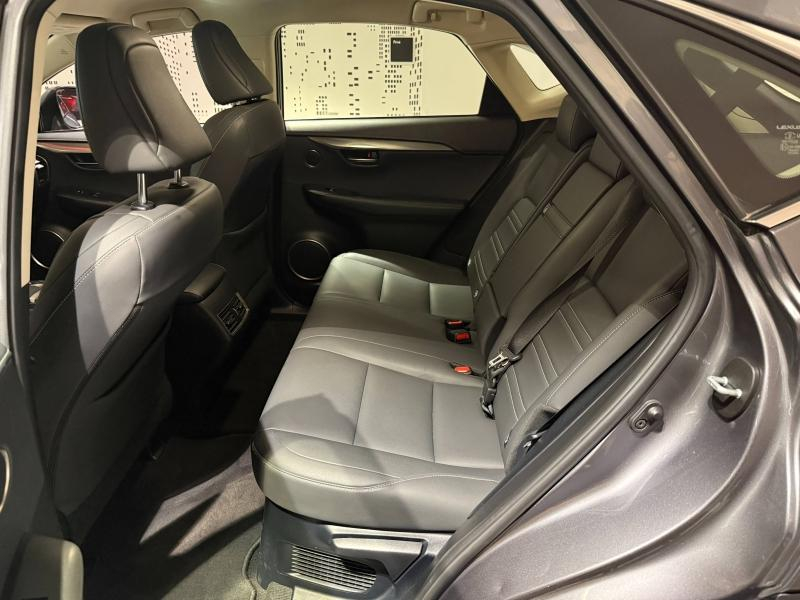 Photo 18 de l’annonce de LEXUS NX d’occasion à vendre à MONTFAVET