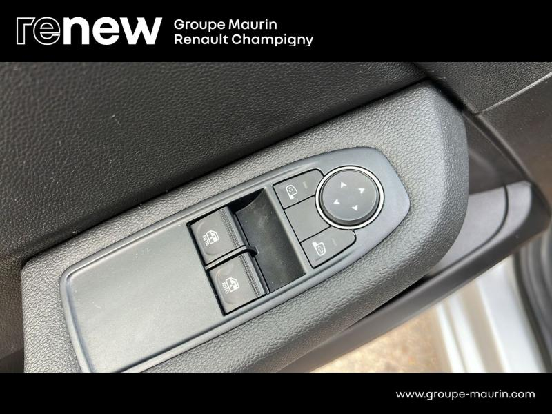 Photo 17 de l’annonce de RENAULT Clio d’occasion à vendre à CHENNEVIÈRES-SUR-MARNE