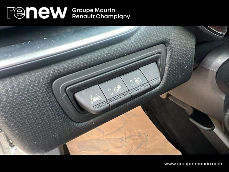 Photo 18 de l’annonce de RENAULT Clio d’occasion à vendre à CHENNEVIÈRES-SUR-MARNE