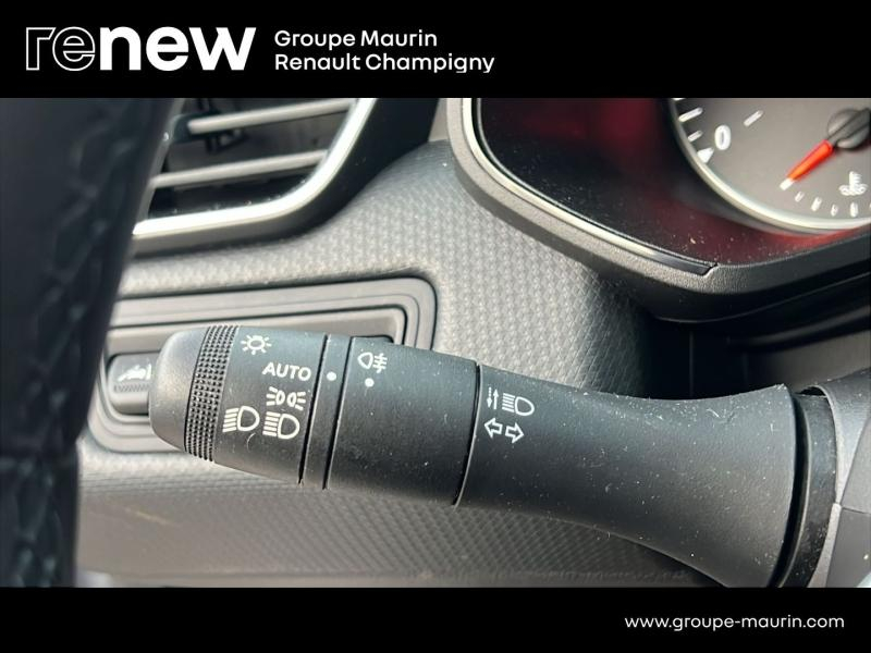 Photo 19 de l’annonce de RENAULT Clio d’occasion à vendre à CHENNEVIÈRES-SUR-MARNE