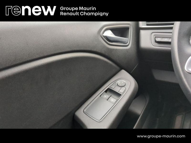 Photo 16 de l’annonce de RENAULT Clio d’occasion à vendre à CHENNEVIÈRES-SUR-MARNE