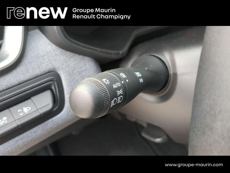 Photo 19 de l’annonce de RENAULT Clio d’occasion à vendre à CHENNEVIÈRES-SUR-MARNE