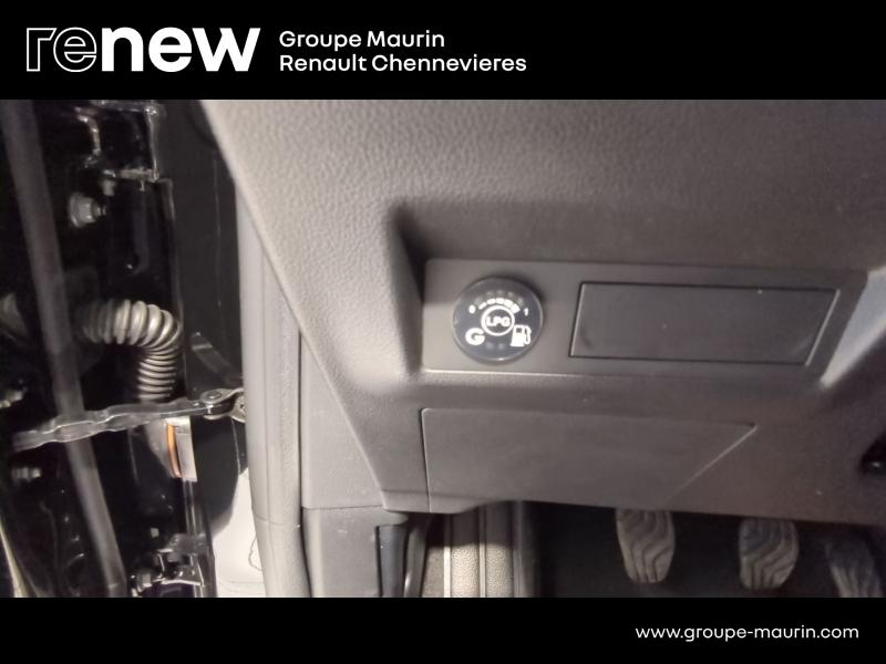 Photo 13 de l’annonce de RENAULT Captur d’occasion à vendre à CHENNEVIÈRES-SUR-MARNE