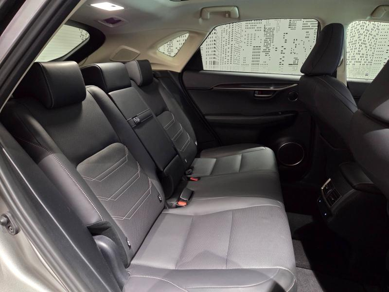 Photo 13 de l’annonce de LEXUS NX d’occasion à vendre à AUBIÈRE