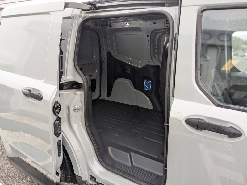 Photo 10 de l’annonce de FORD Transit Courier VUL d’occasion à vendre à DRAGUIGNAN