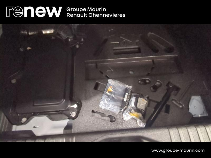 Photo 13 de l’annonce de RENAULT Clio d’occasion à vendre à CHENNEVIÈRES-SUR-MARNE