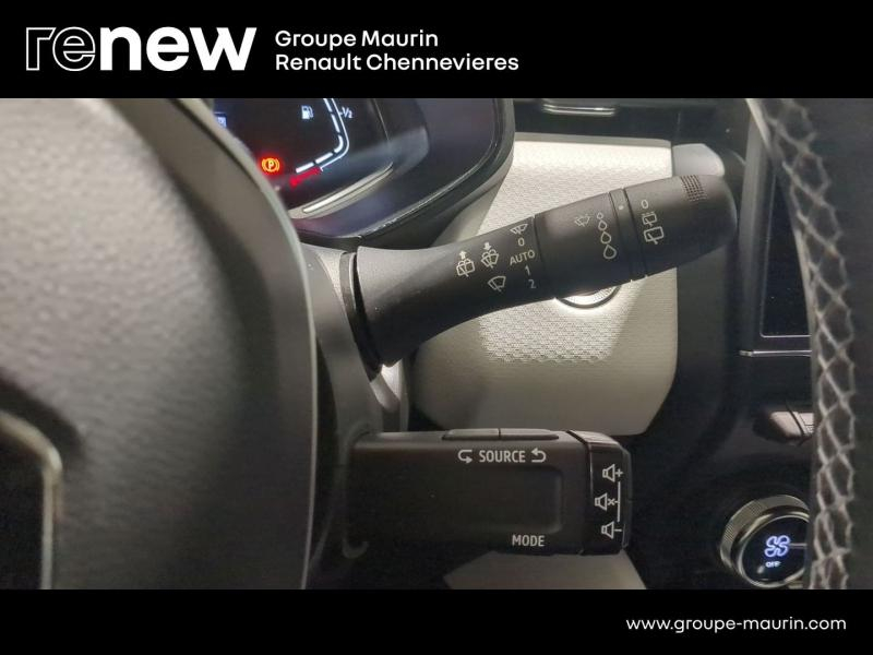 Photo 19 de l’annonce de RENAULT Clio d’occasion à vendre à CHENNEVIÈRES-SUR-MARNE