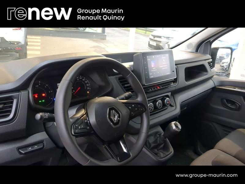 Photo 13 de l’annonce de RENAULT Trafic Combi d’occasion à vendre à QUINCY-SOUS-SÉNART
