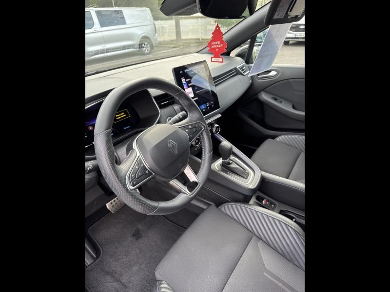 Photo 7 de l’annonce de RENAULT Clio d’occasion à vendre à TOULON