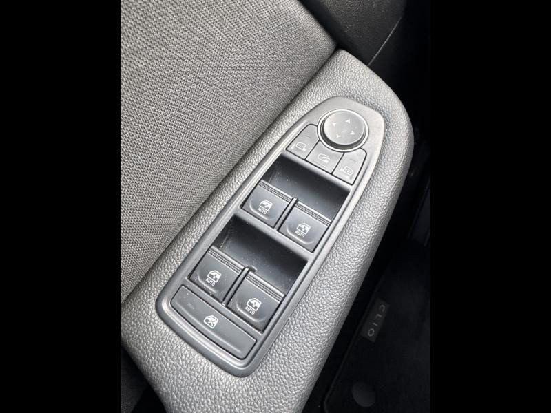 Photo 14 de l’annonce de RENAULT Clio d’occasion à vendre à TOULON