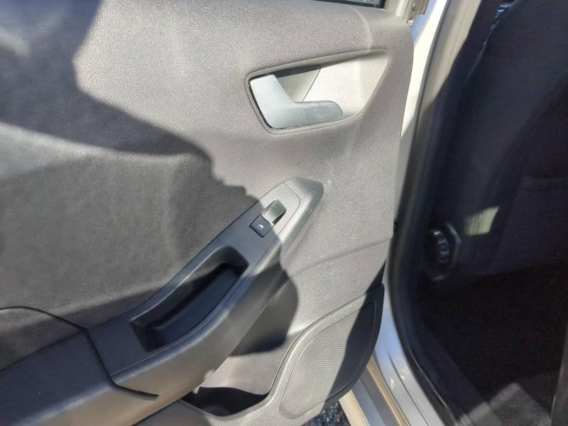 Photo 12 de l’annonce de FORD Fiesta d’occasion à vendre à ARLES