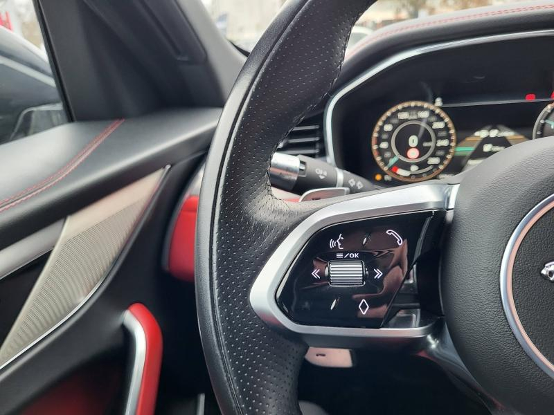 Photo 17 de l’annonce de JAGUAR F-Pace d’occasion à vendre à ANNEMASSE