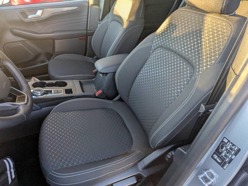 Photo 10 de l’annonce de FORD Kuga d’occasion à vendre à FRÉJUS