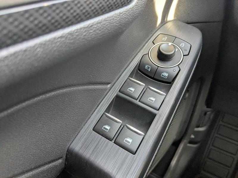 Photo 16 de l’annonce de FORD Kuga d’occasion à vendre à MARSEILLE